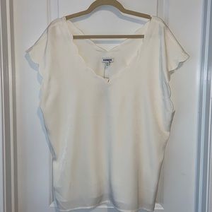 Scalloped neck sleeveless blouse